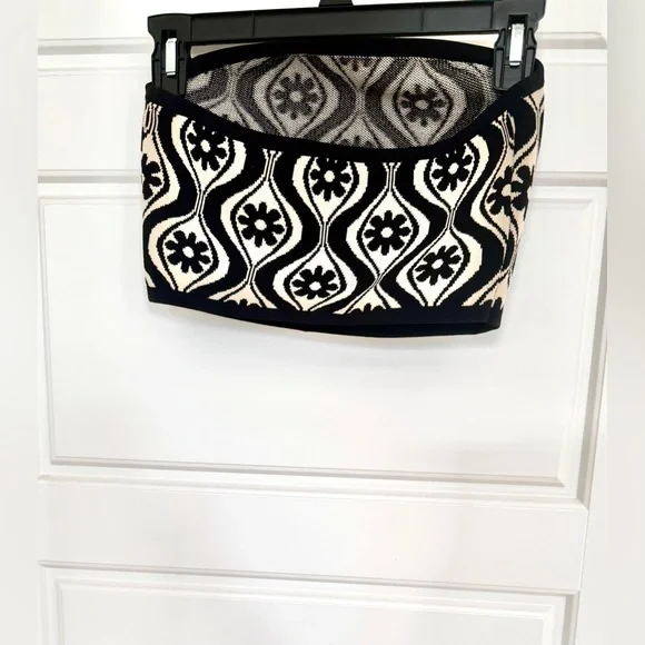 FINDERS KEEPERS
QUINN KNIT TOP - Picture 6 of 7